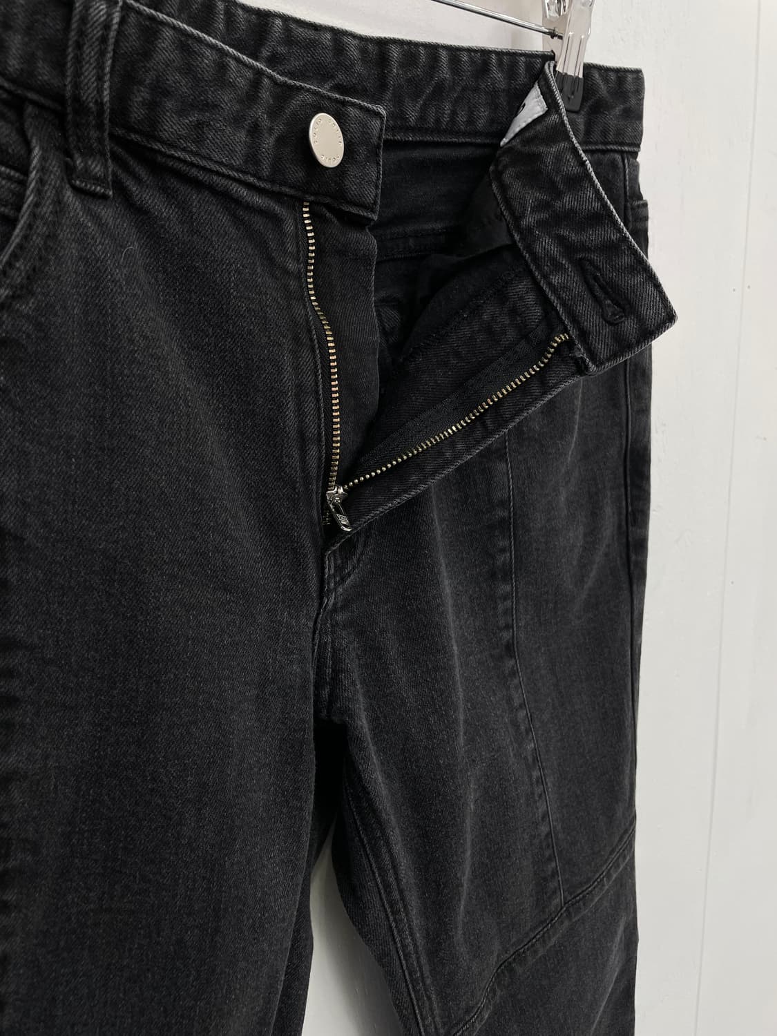 솔리드 옴므 절개 라인 워싱 데님 팬츠 상품이미지7