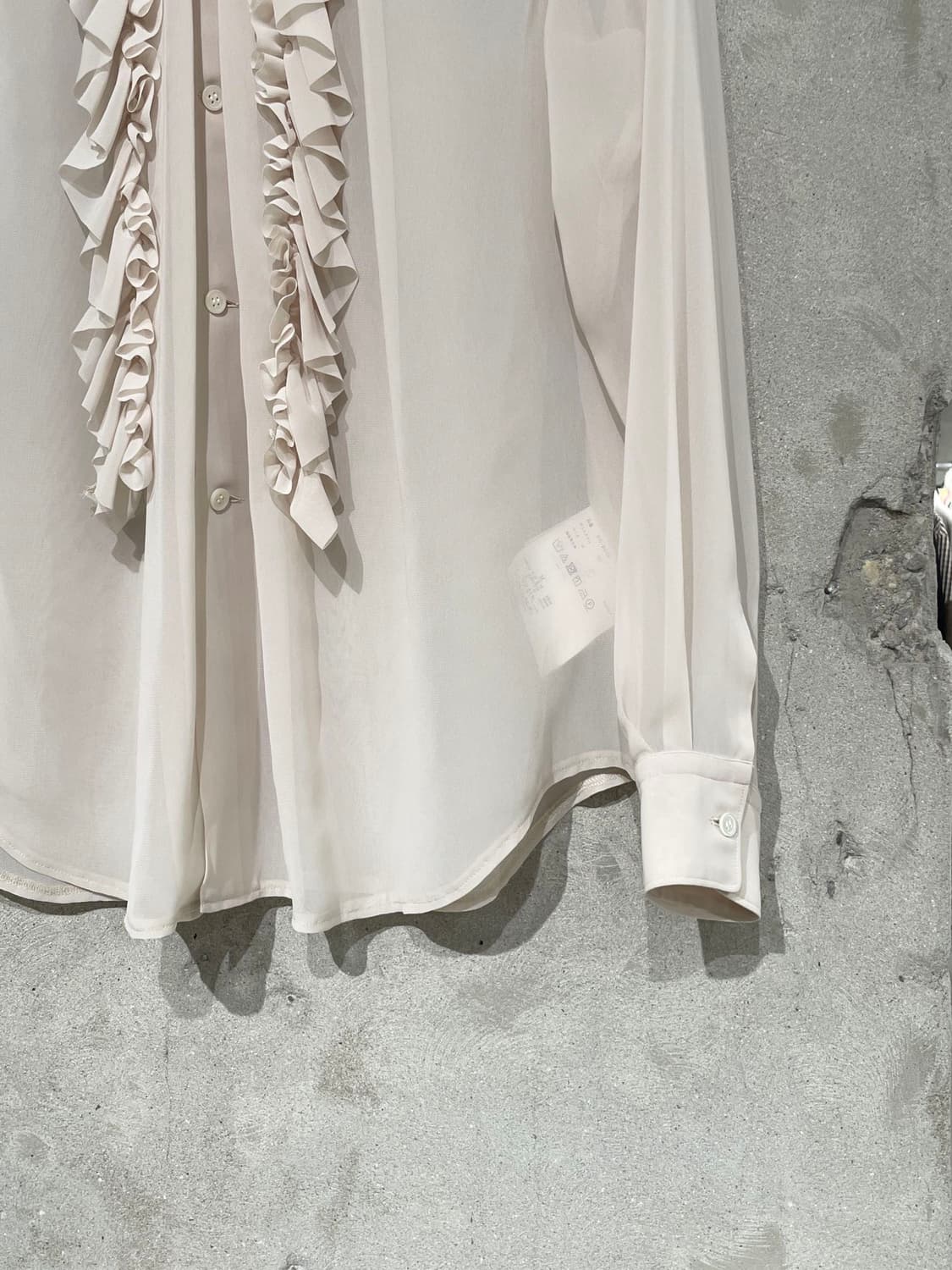 꼼데가르송 ad2024 라이트 베이지 러플 폴리에스터 셔츠 상품이미지5