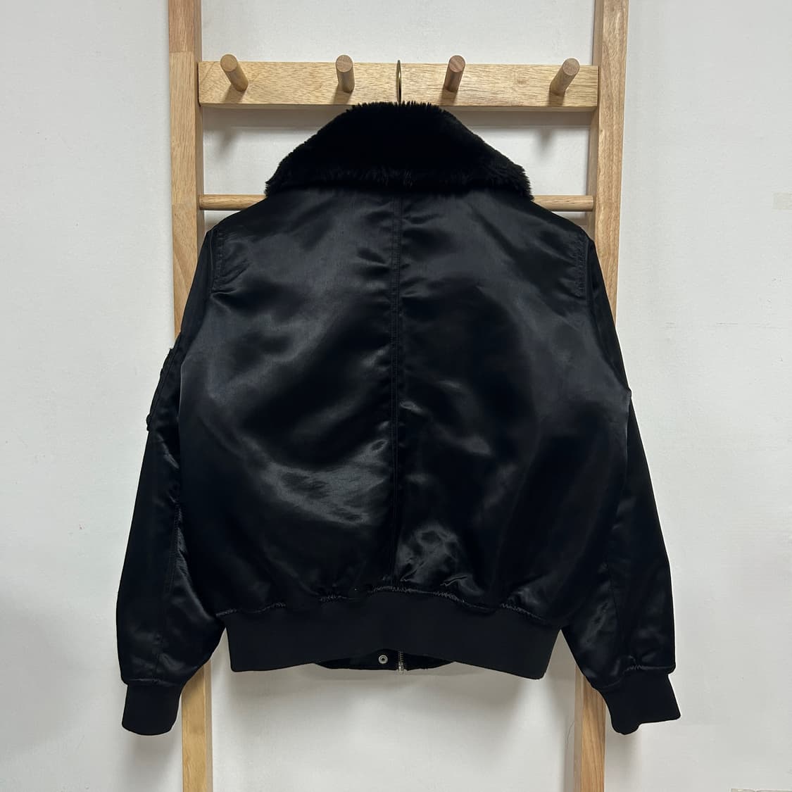 갭 퍼 칼라 배색 사틴 항공 점퍼 블랙 상품이미지4