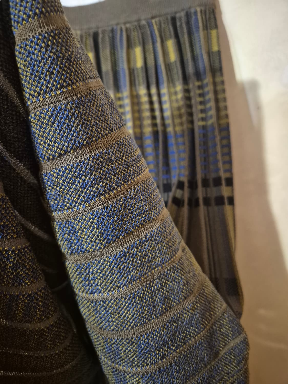 8세컨즈 에잇세컨즈 H라인 니트 플리츠 주름 롱 스커트 상품이미지6