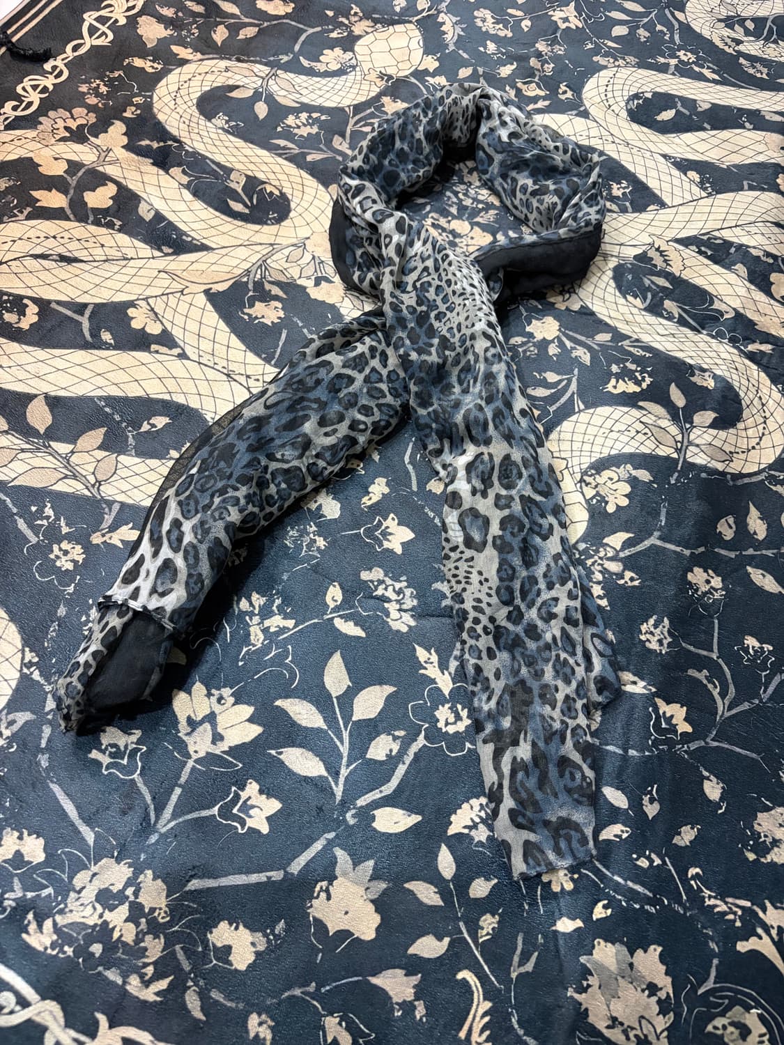 Leopard vtg silk scarf 상품이미지2