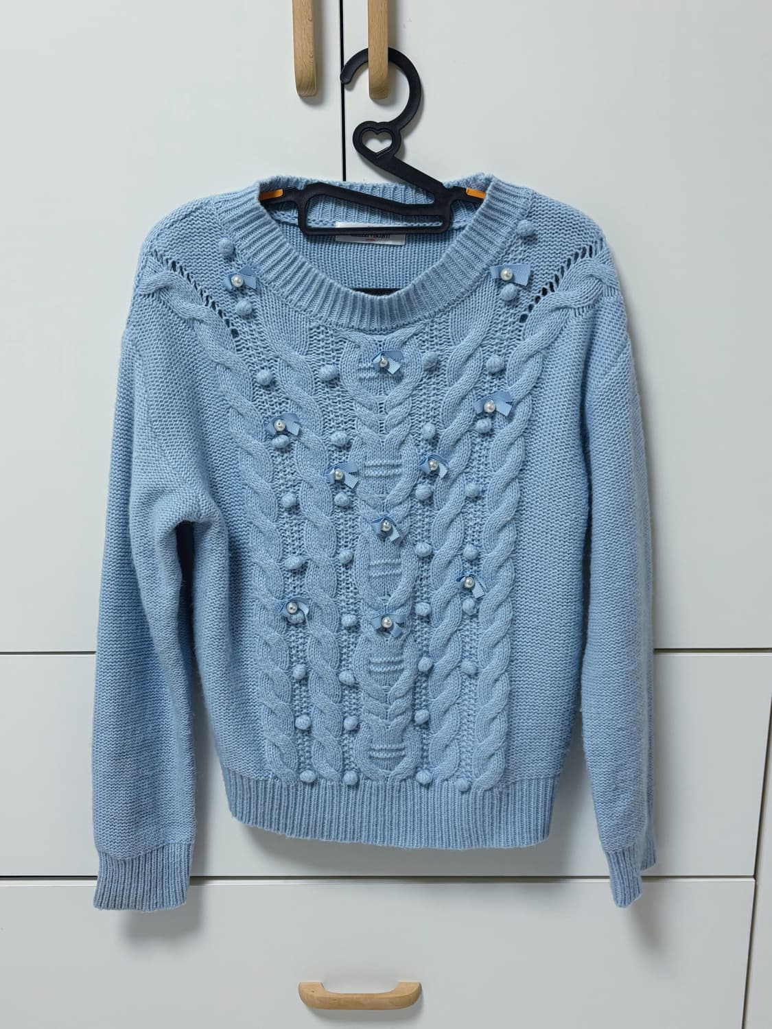 하늘 폼폼이 진주리본 니트 상품이미지1