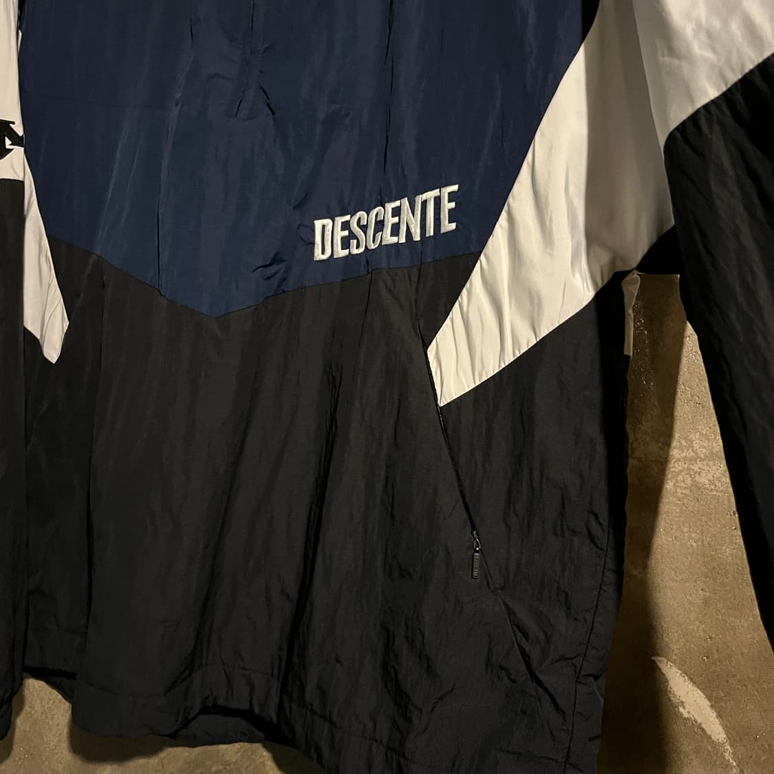 데상트 반집업 바람막이 상품이미지3