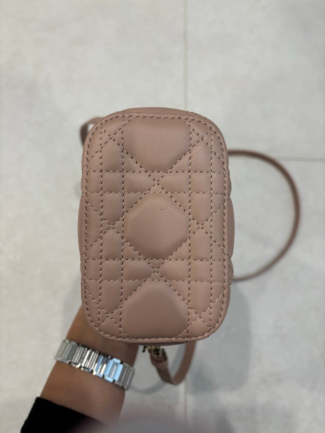 디올 마이크로 베니티 로즈드방 뉴버전 (2025.02 구매) 상품이미지10