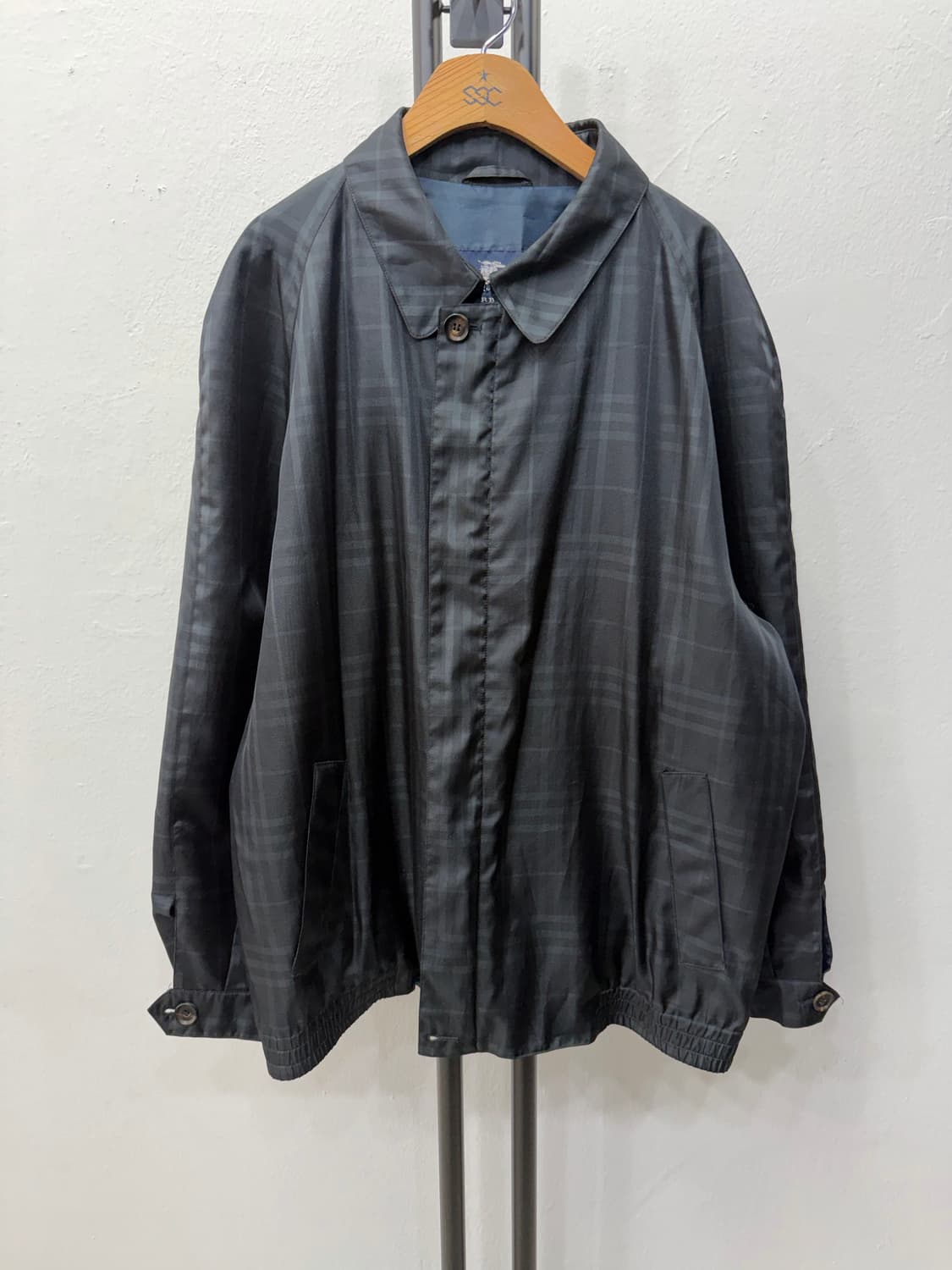 정품) 버버리 남성 블랙 체크 바람막이 자켓 L 상품이미지1