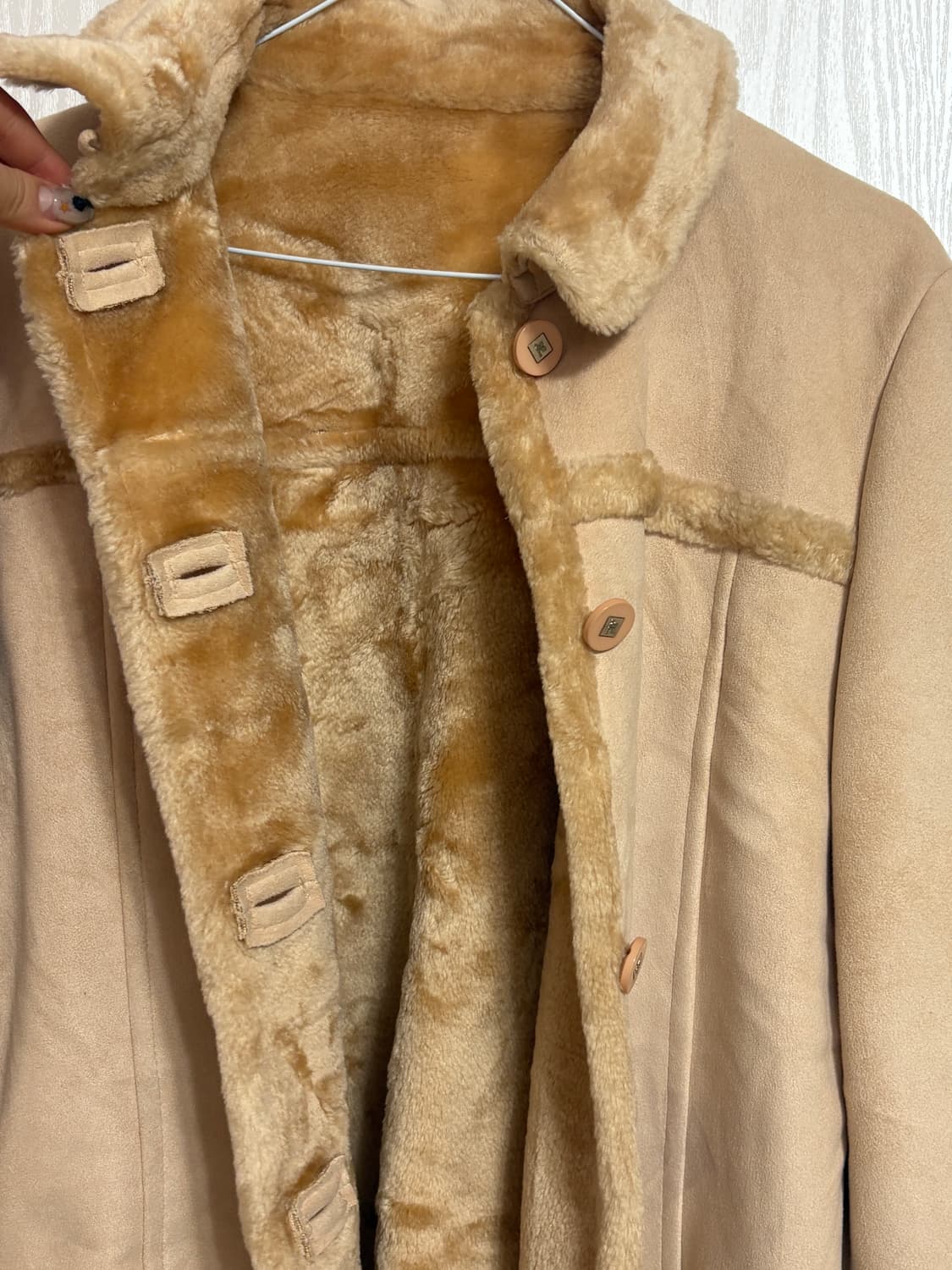 Courreges 크림골드 컬러 스웨이드 퍼 트리밍 무스탕 자켓 상품이미지4