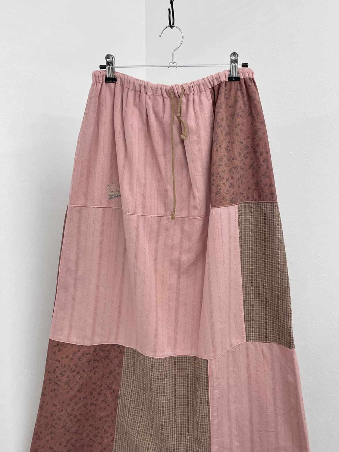 핑크 자수 패치 디테일 롱스커트 상품이미지6