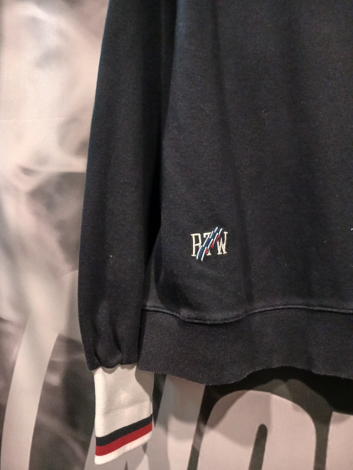 로맨틱크라운 Forever Young 맨투맨 상품이미지3