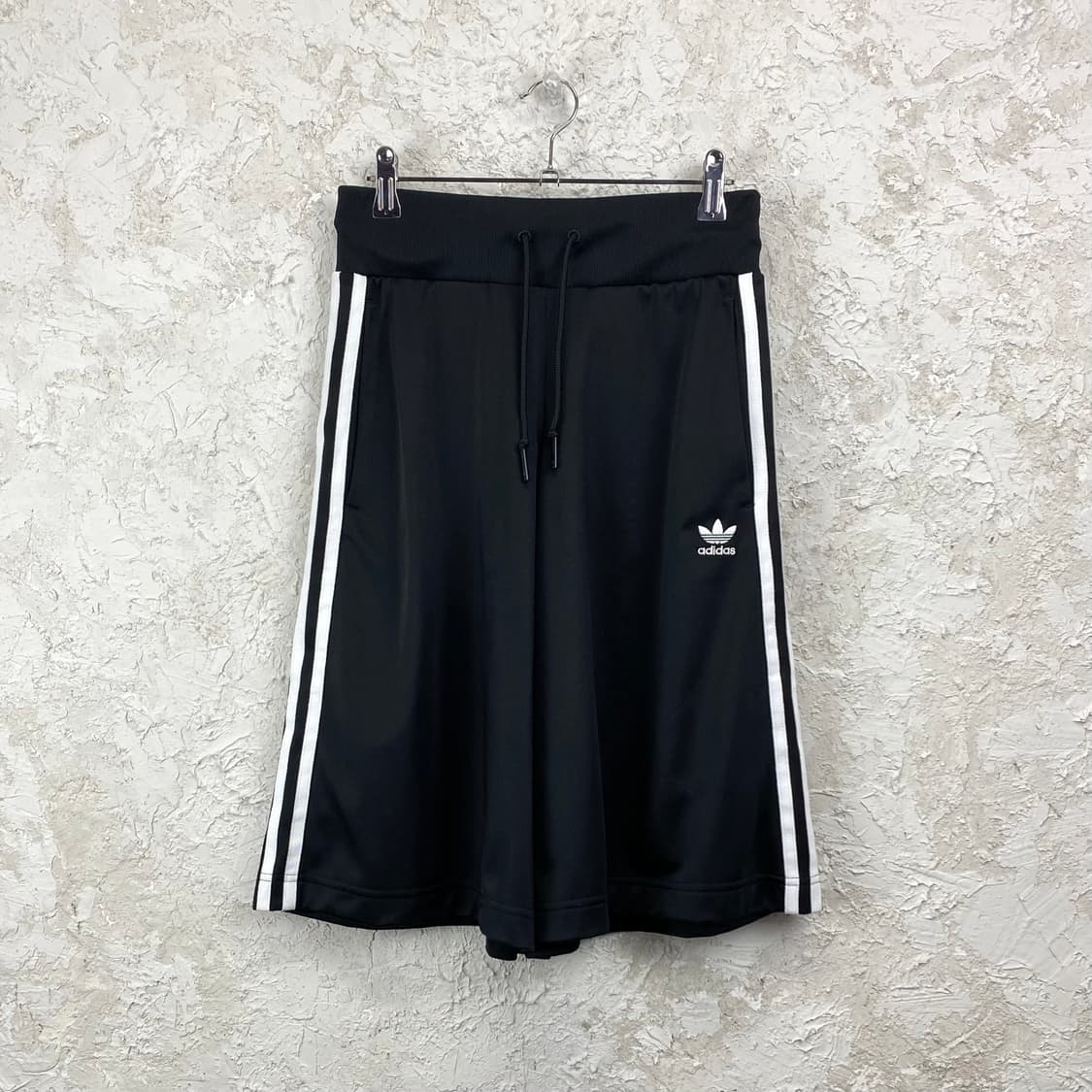 아디다스 3-stripe 와이드 핏 카프리 트랙 팬츠 상품이미지1