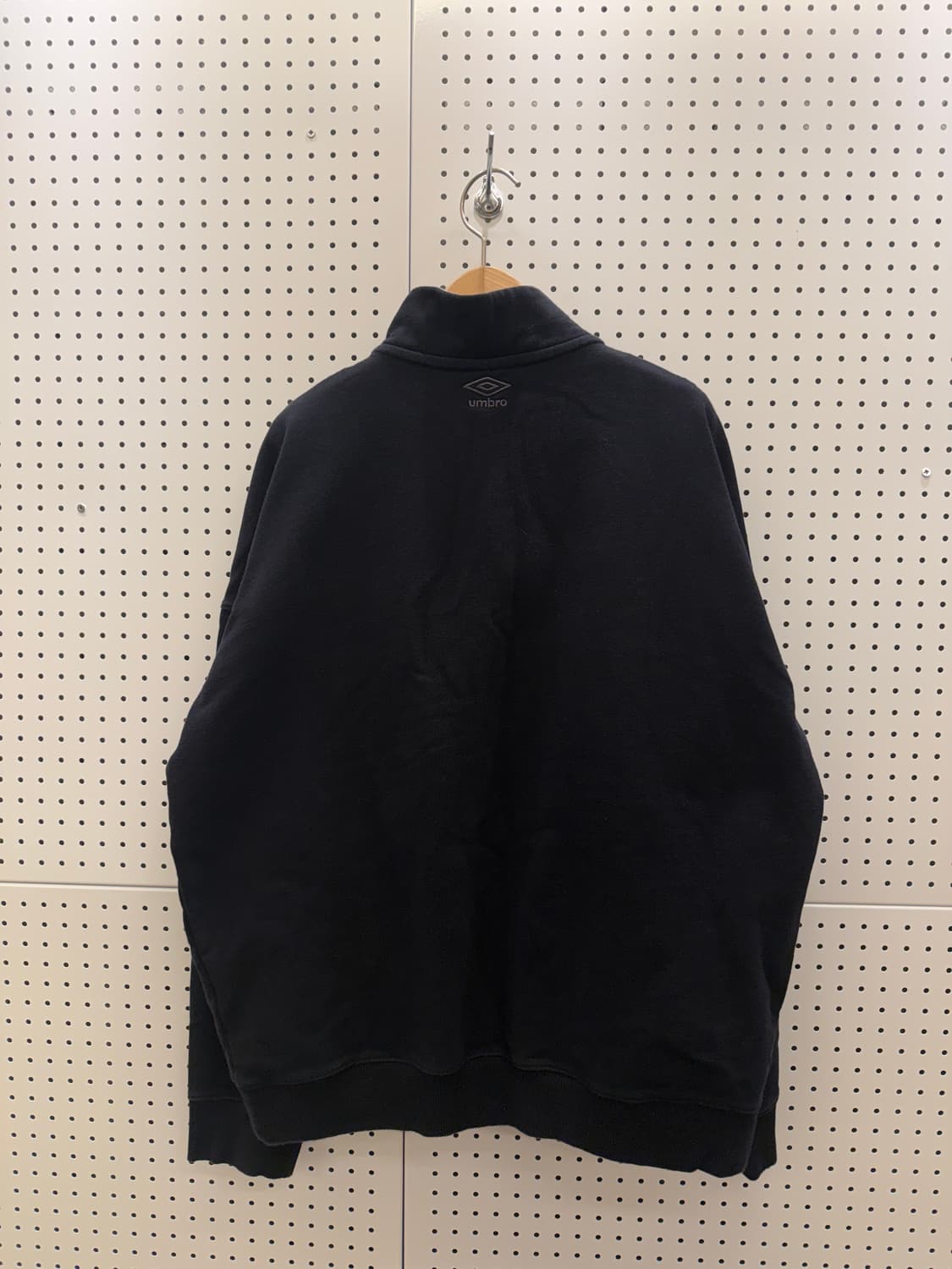 엄브로 빅로고 풀오버 하프집업 스웻 셔츠 U305 상품이미지3