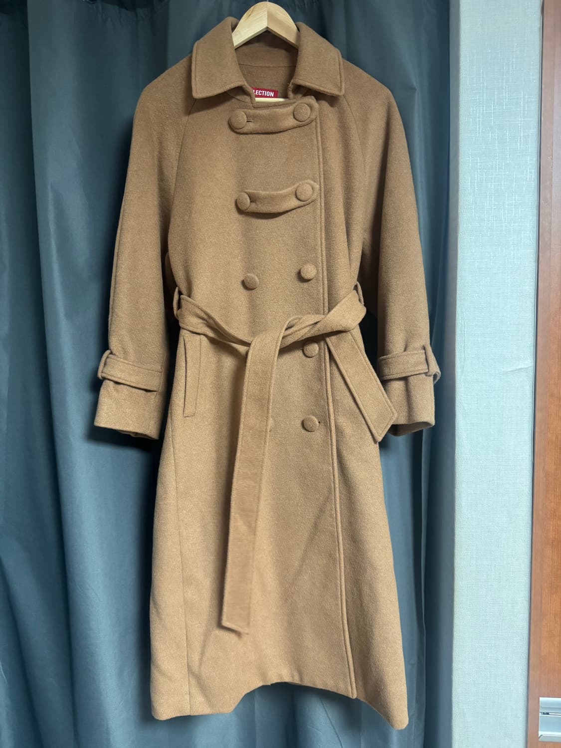 Oioi (오아이오아이) 더블버튼 카멜 코트 상품이미지3