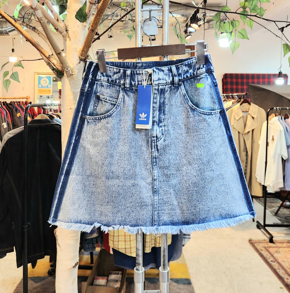 새제품)아디다스+크세니아 콜라보 연청 삼선 데님스커트 상품이미지1