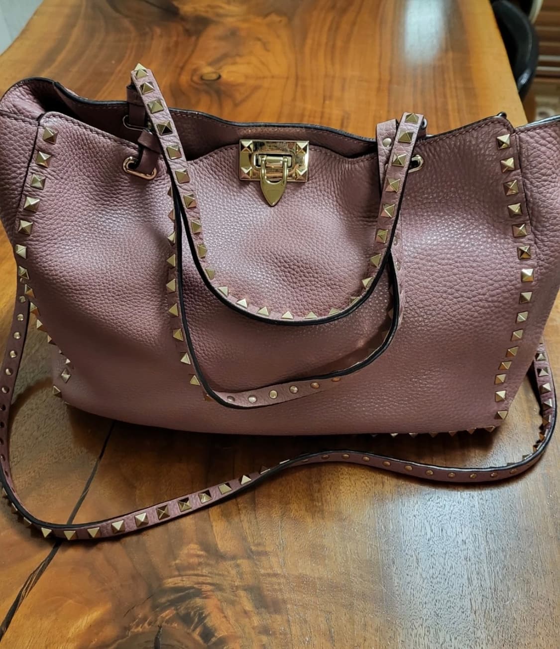 발렌티노 락스터드 핑크 토트백 상품이미지1