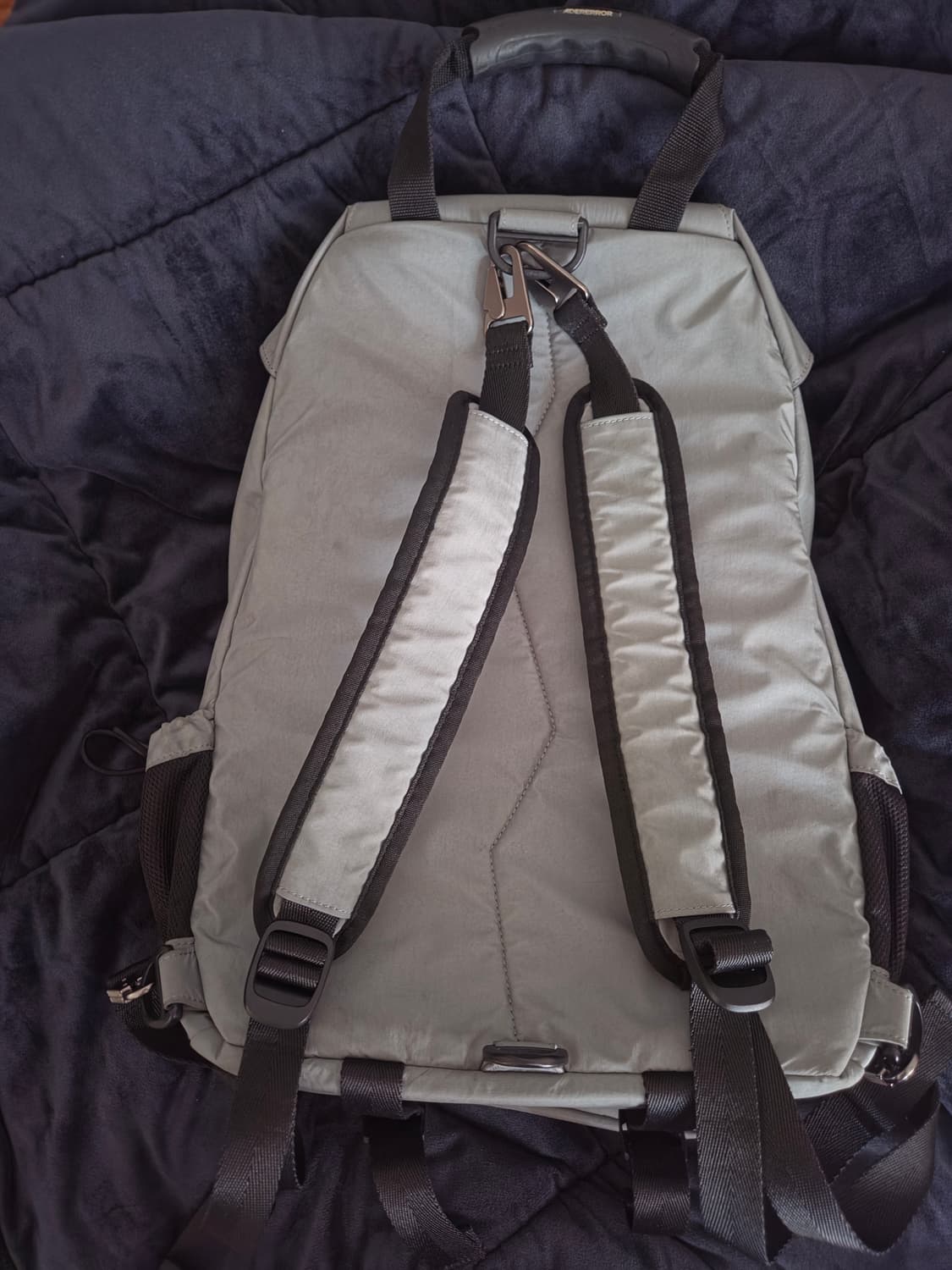 아더에러 바딘 백팩 그레이 상품이미지3