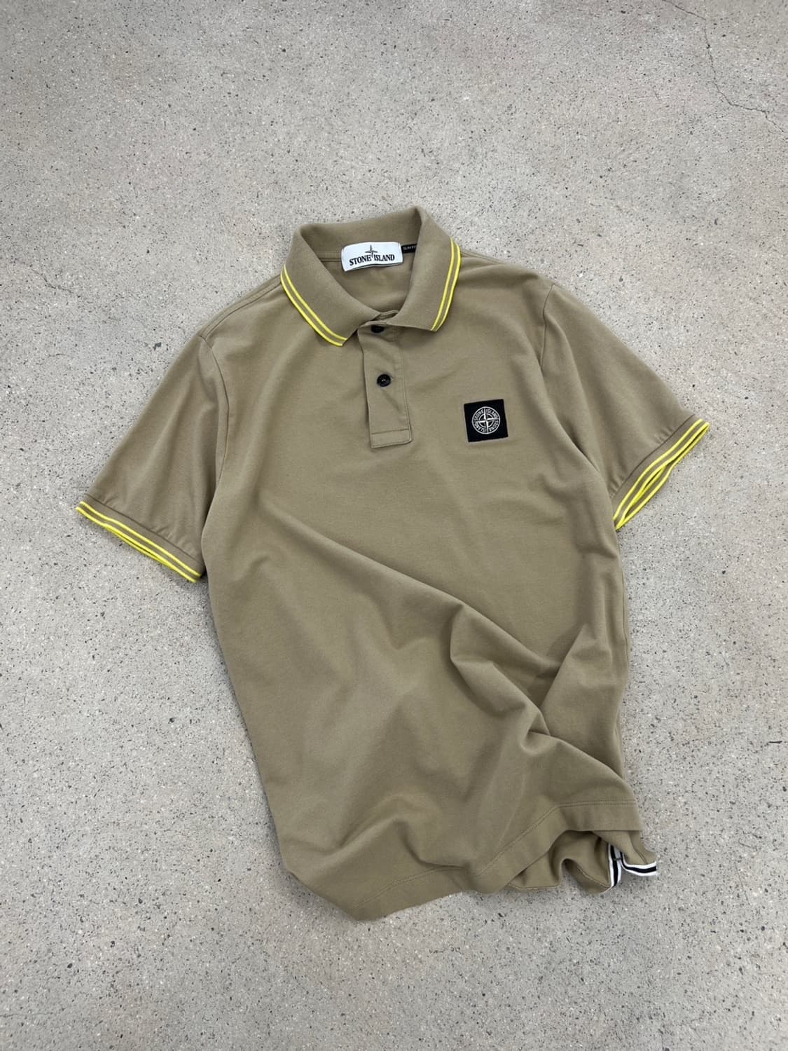 스톤아일랜드 로고 패치 배색 카라 티셔츠 상품이미지1