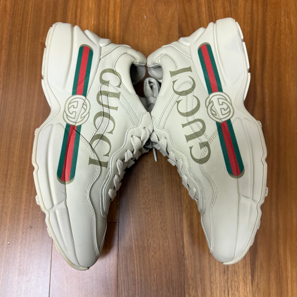 36 (W) 구찌 롸이톤 레더 스니커즈 띠 로고 상품이미지2