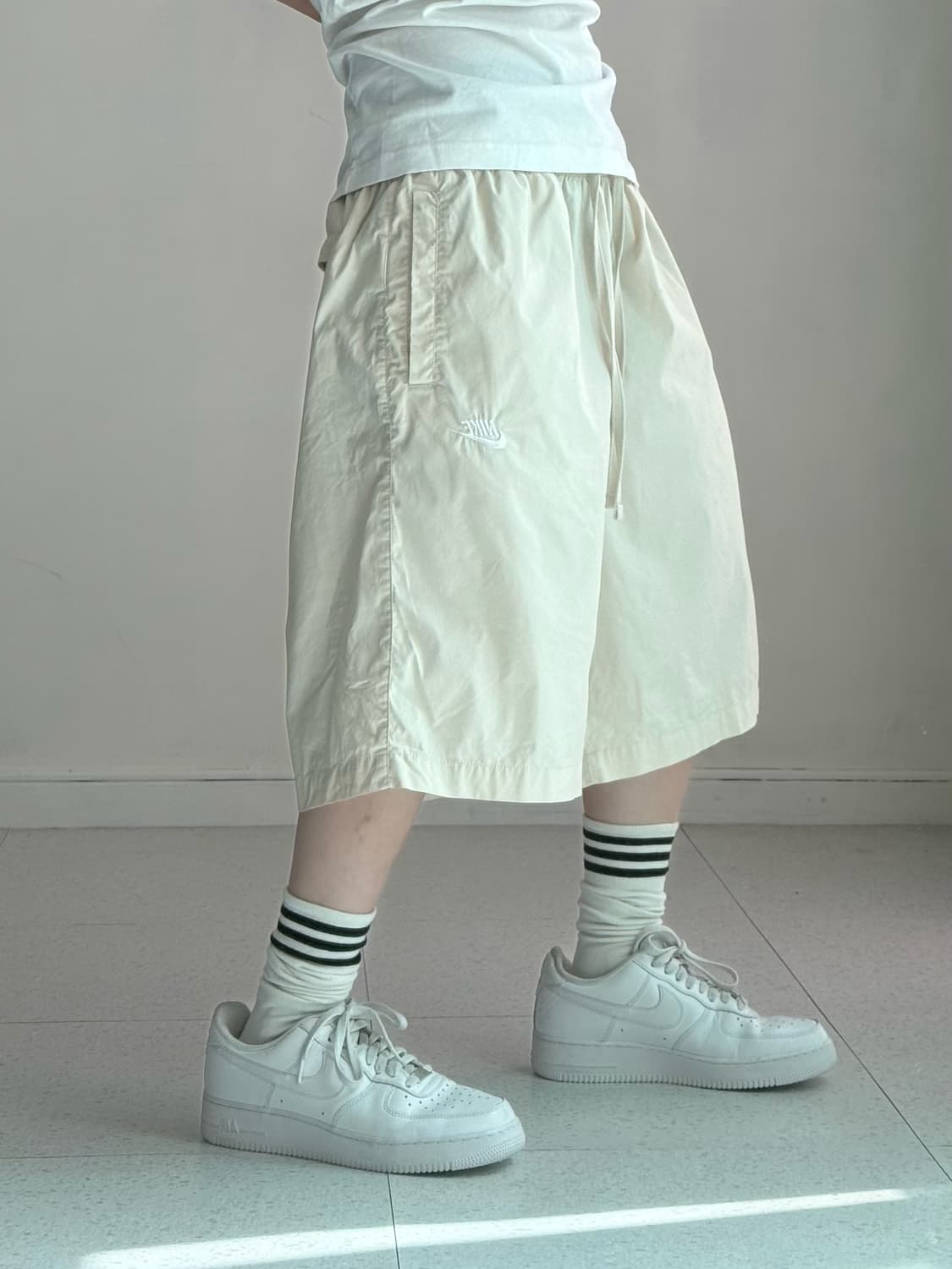 나이키 아이보리 반바지 상품이미지2