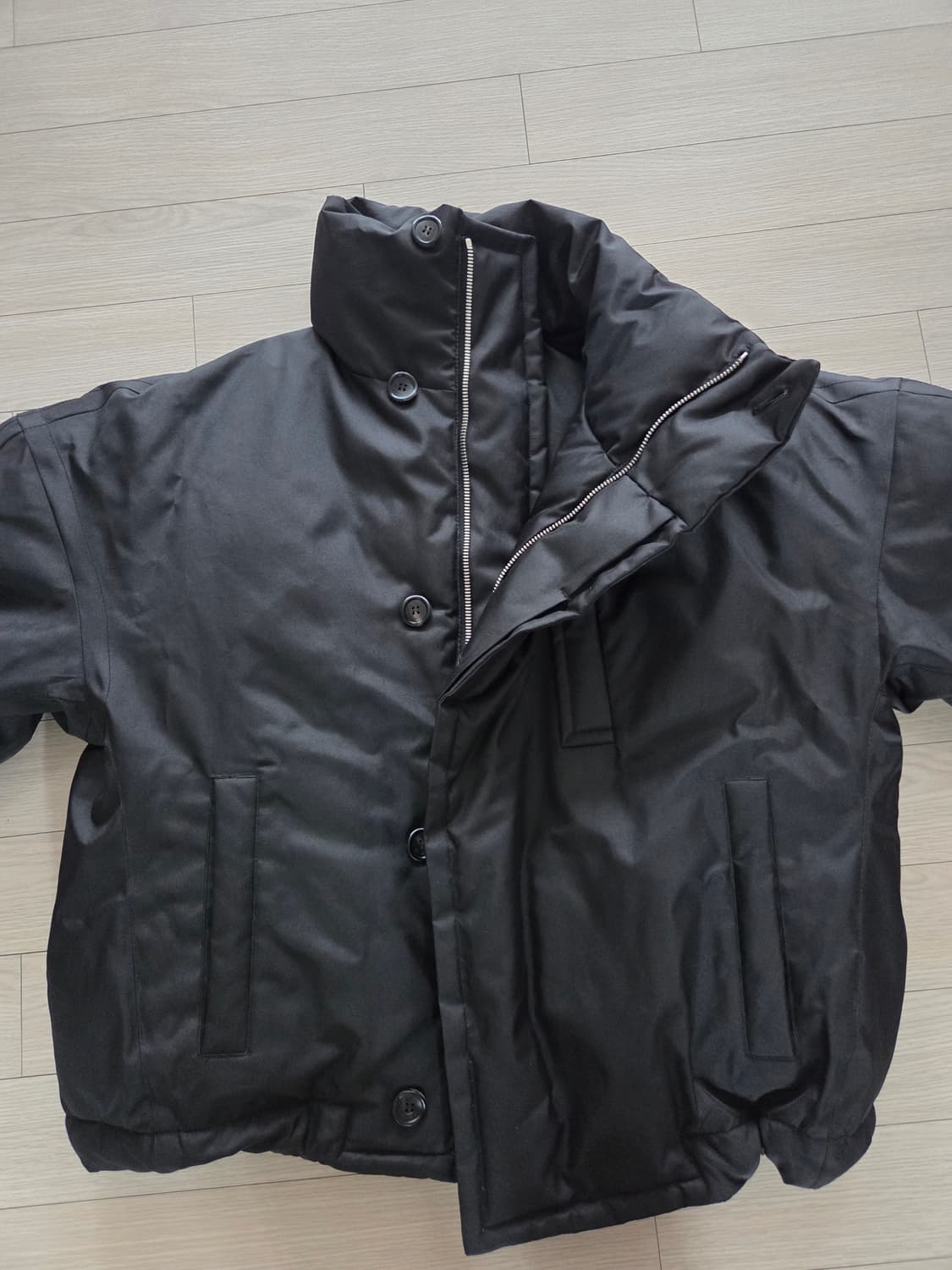 송지오 컬렉션 코쿤 돌먼 하이넥 구스다운 패딩 (46/95) 상품이미지2