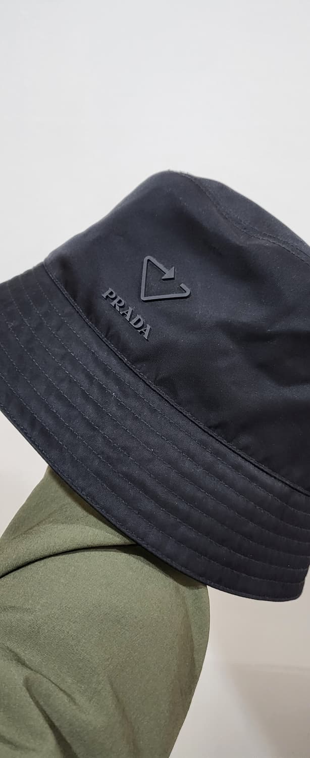 프라다 레 나일론 버깃 L 상품이미지1