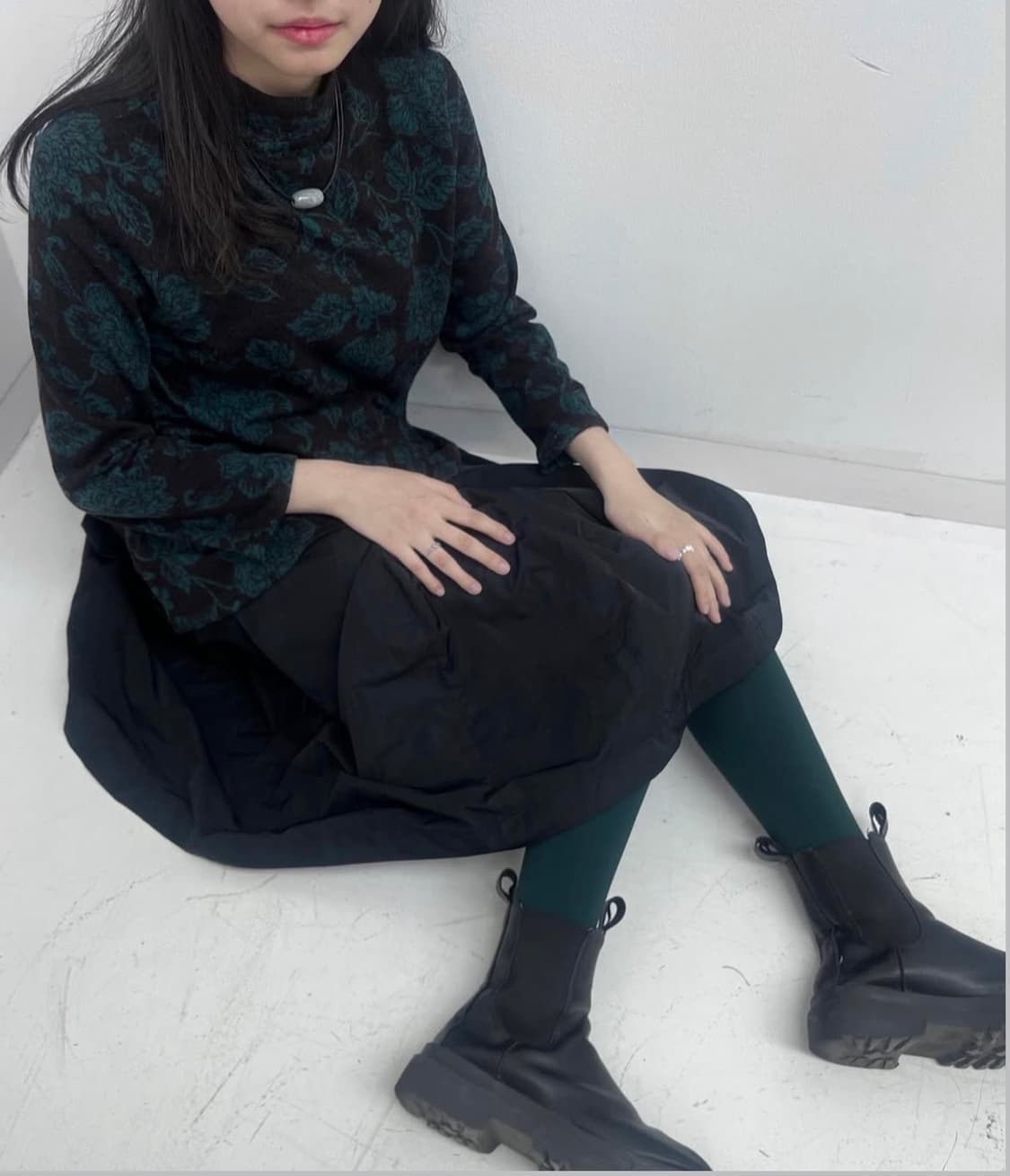 다크그린 꽃무늬 긴팔 티셔츠 dark freen flower tee 상품이미지1