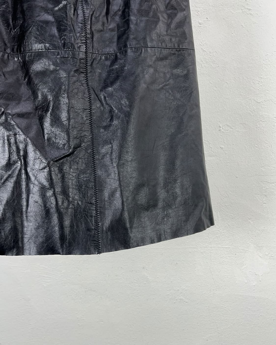 갭 스티치 맥시 슬릿 제뉴윈 레더 미디 스커트 상품이미지5