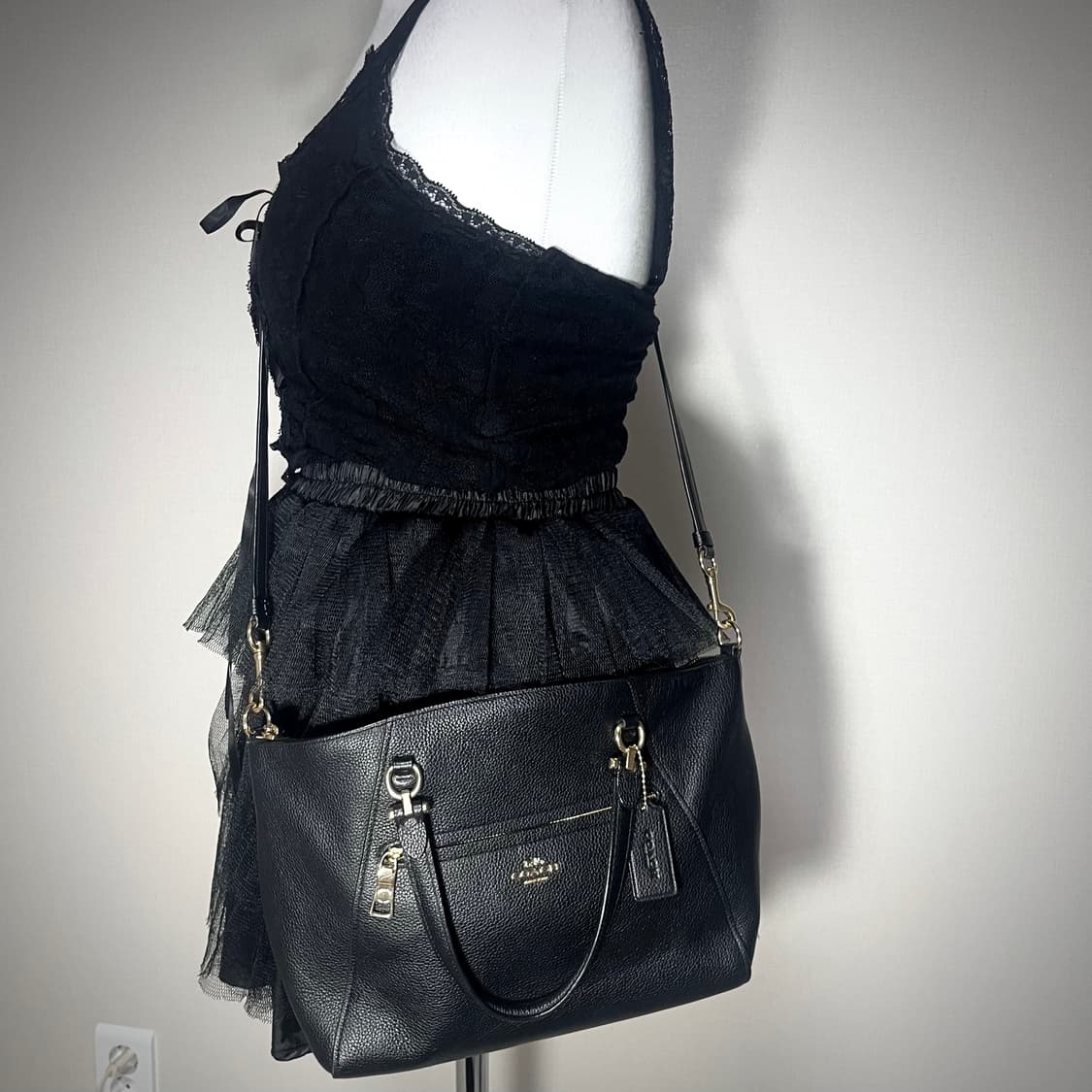 Coach 블랙 골드 가죽 크로스백 금장 갸루 상품이미지1