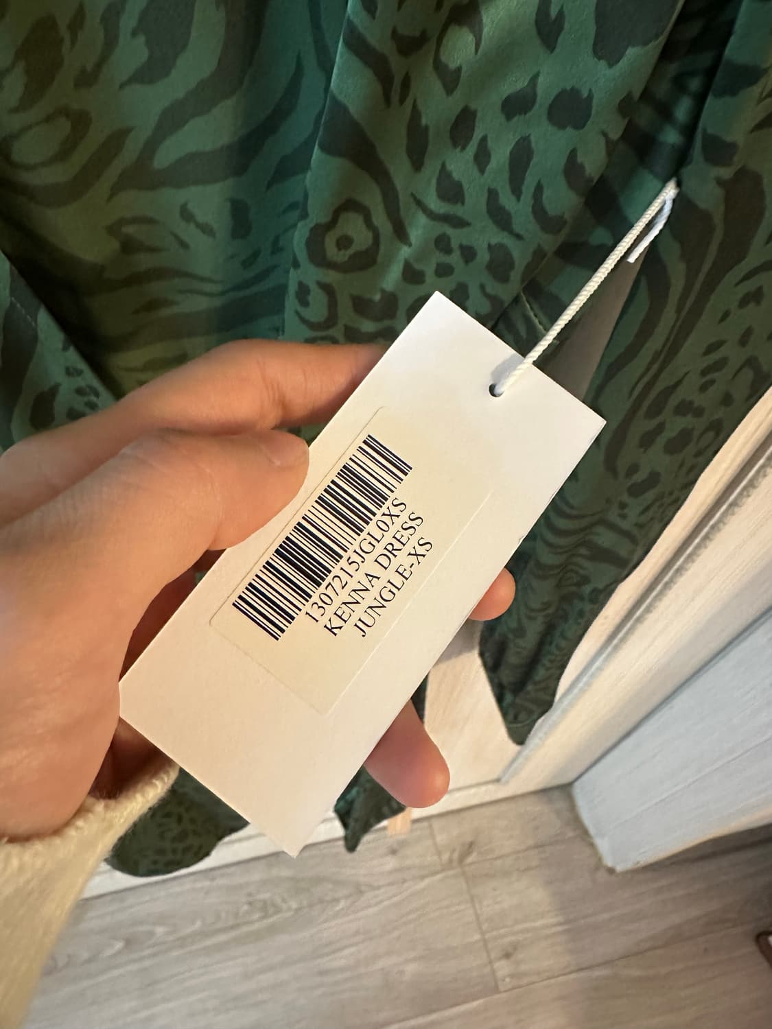 새상품 리포메이션 케나 레오파드 프린트 랩 실크 미니 드레스 XS 상품이미지4