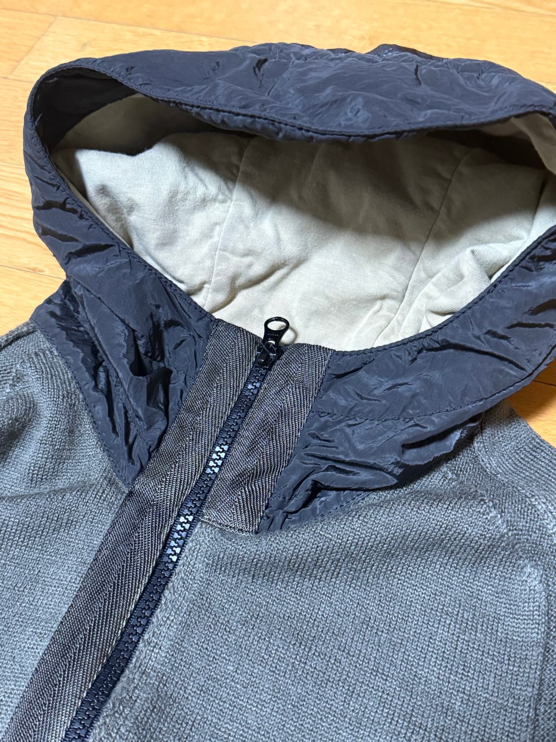 [XL] 스톤아일랜드 나일론 후드 니트 집업 올리브 상품이미지1