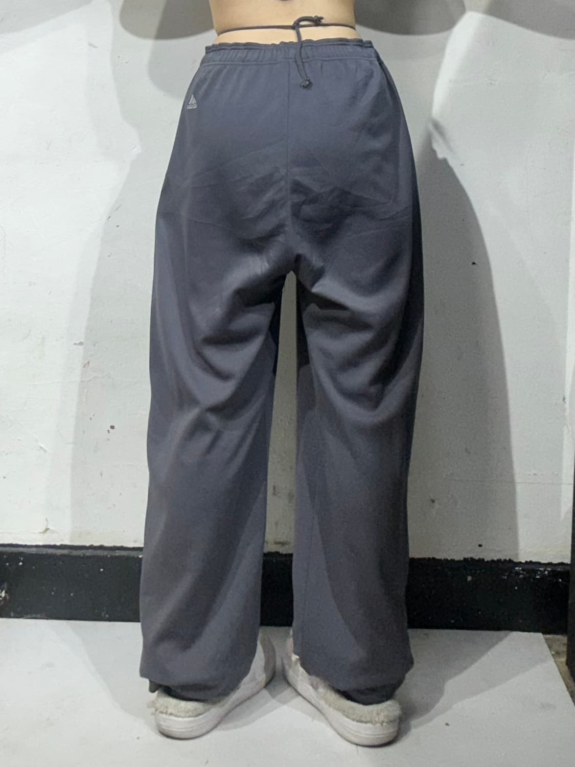 아디다스 차콜 와이드 화이트 사이드 라인 벌룬핏 추리닝 바지 L 상품이미지3