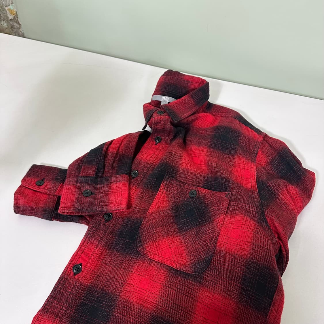 XL 100 유니클로 투포켓 빨검 옴브레체크 코튼 셔츠 남방 판매가 1. 상품이미지2