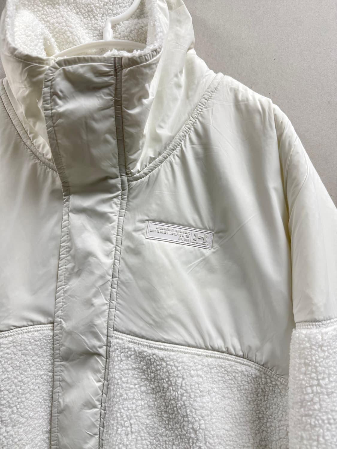 여성 M / 언더아머 뽀글이 후리스 집업 화이트 상품이미지3