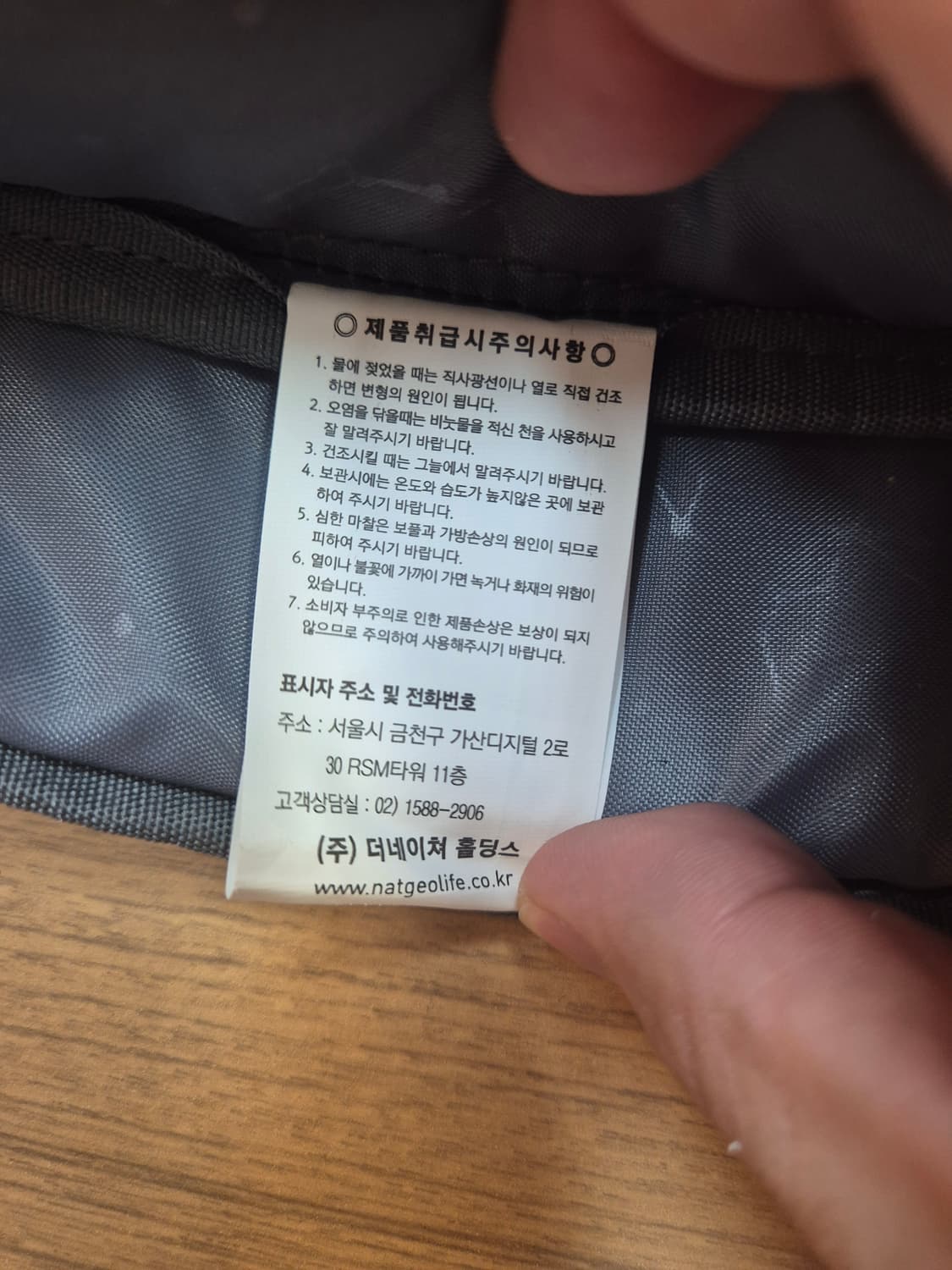 내셔널지오그래픽 백팩 N185ASU730 모델입니다
색상은 그레이와 블랙 상품이미지5