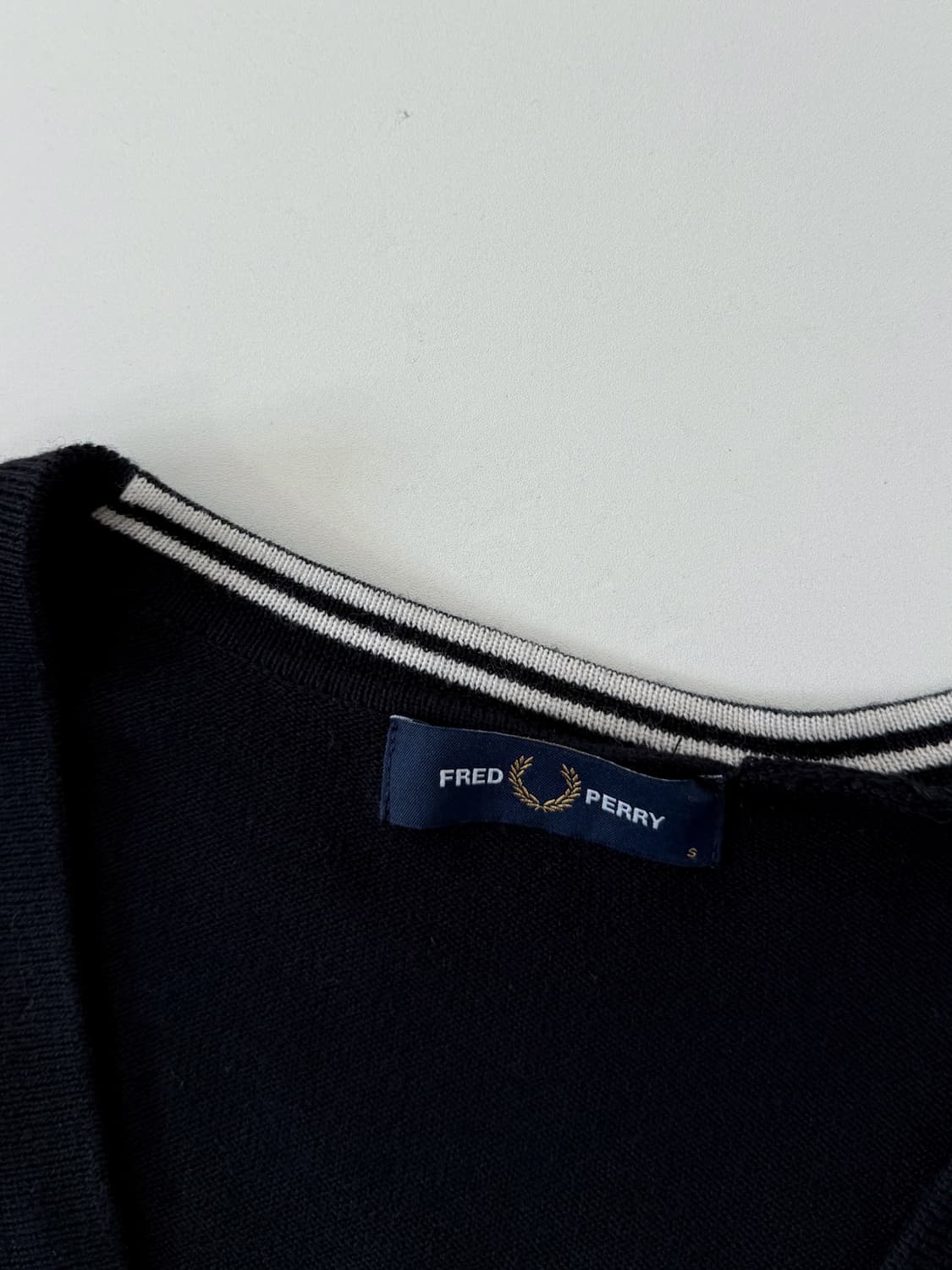 프레드페리 루즈핏 블랙 클래식 메리노 울 가디건 상품이미지5