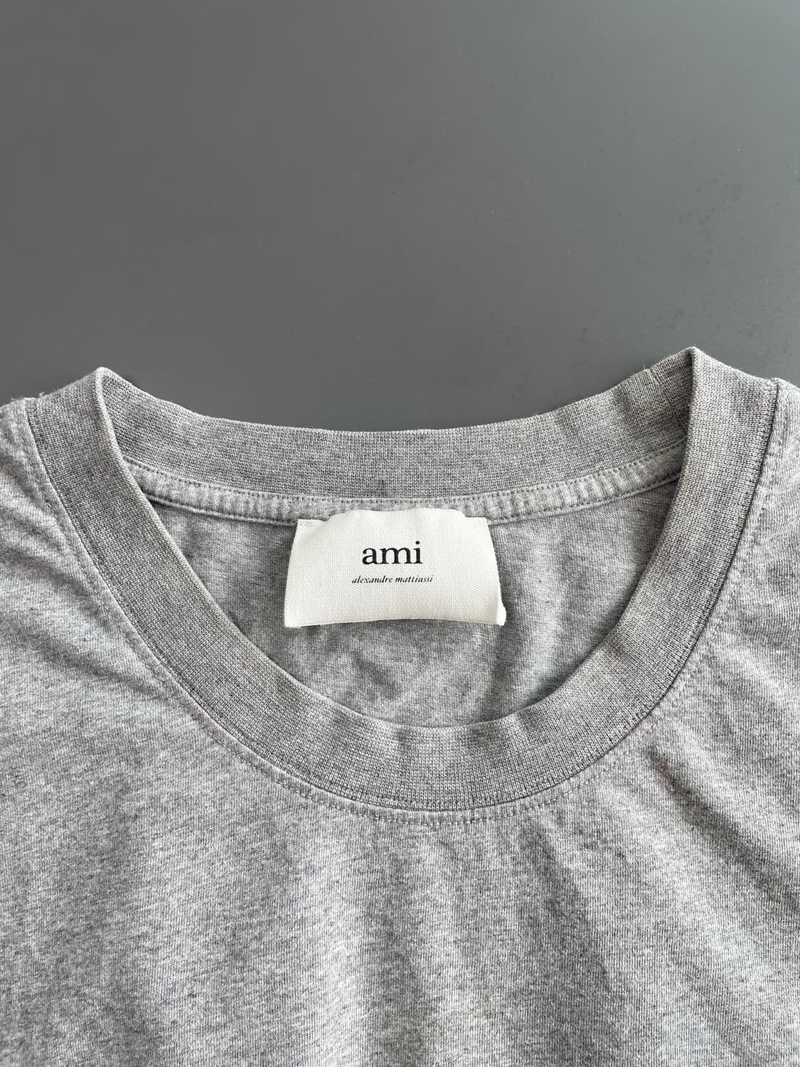 [XXXL] AMI 아미 스몰로고 자수 반팔 티셔츠 상품이미지7