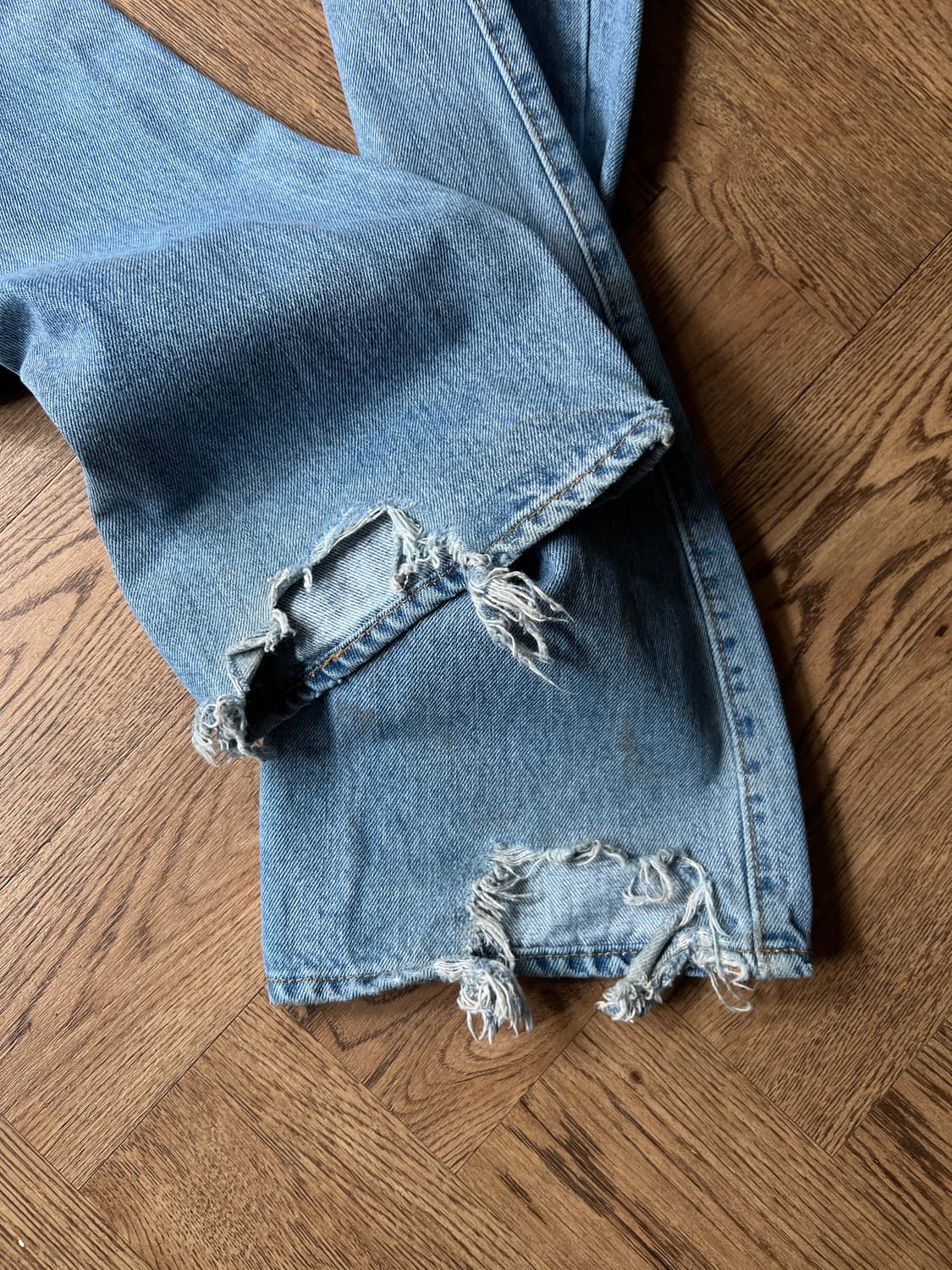 [33]리바이스 501 데미지드 미디엄블루 데님 팬츠 상품이미지5