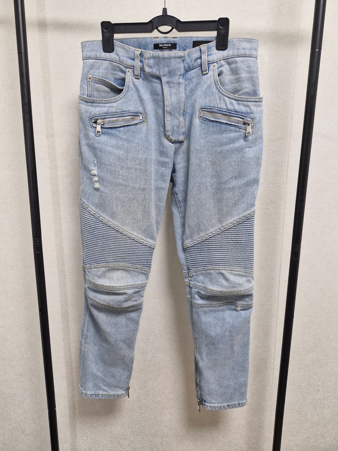 [29] 발망 신형 FW24 라이트 워싱 바이커 데님 진 상품이미지1