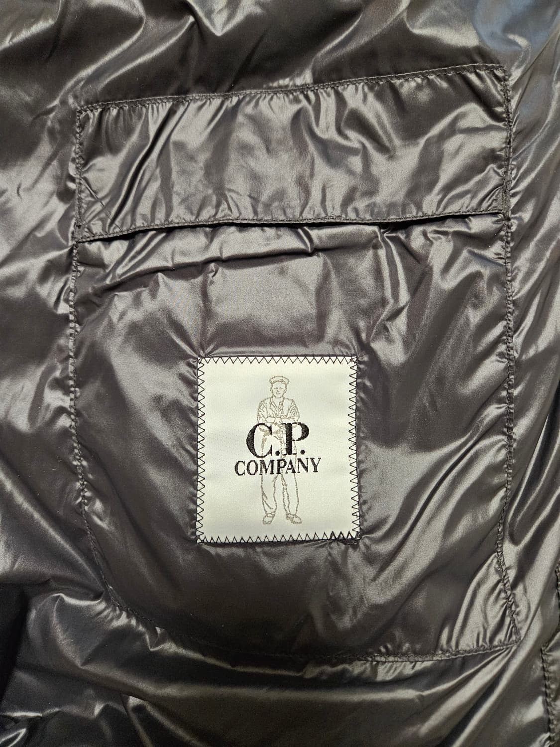 25FW CP컴퍼니 디디쉘패딩 블랙XL 상품이미지4