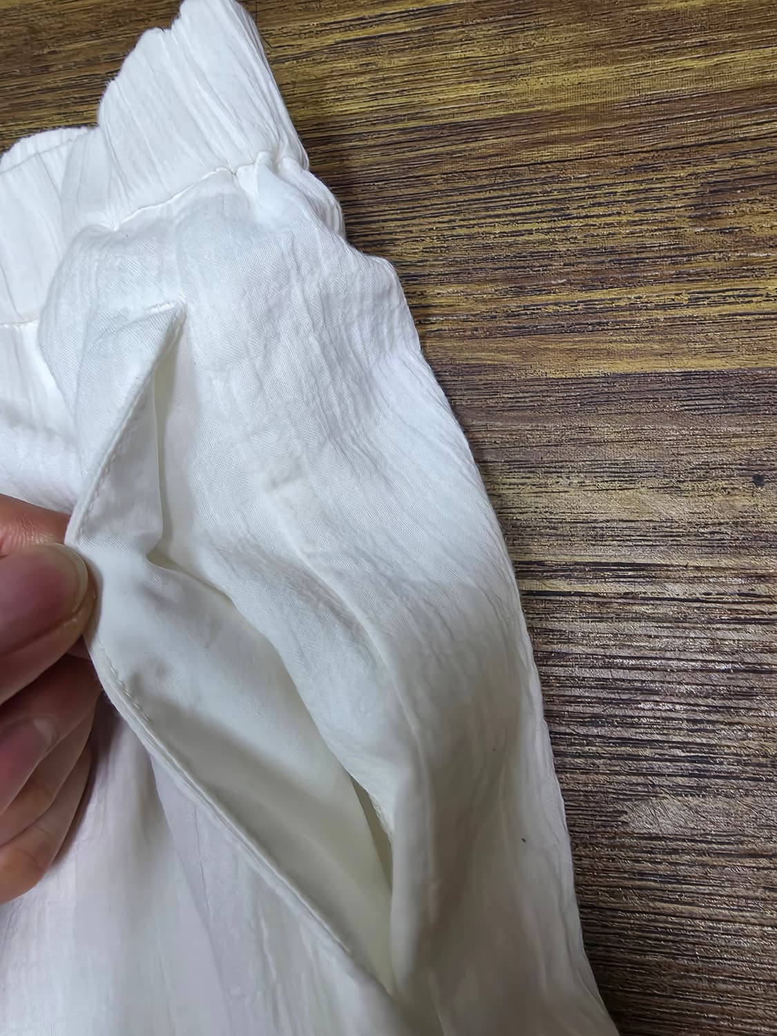 유니클로x  JW앤더슨  화이트 미디 스커트 상품이미지3