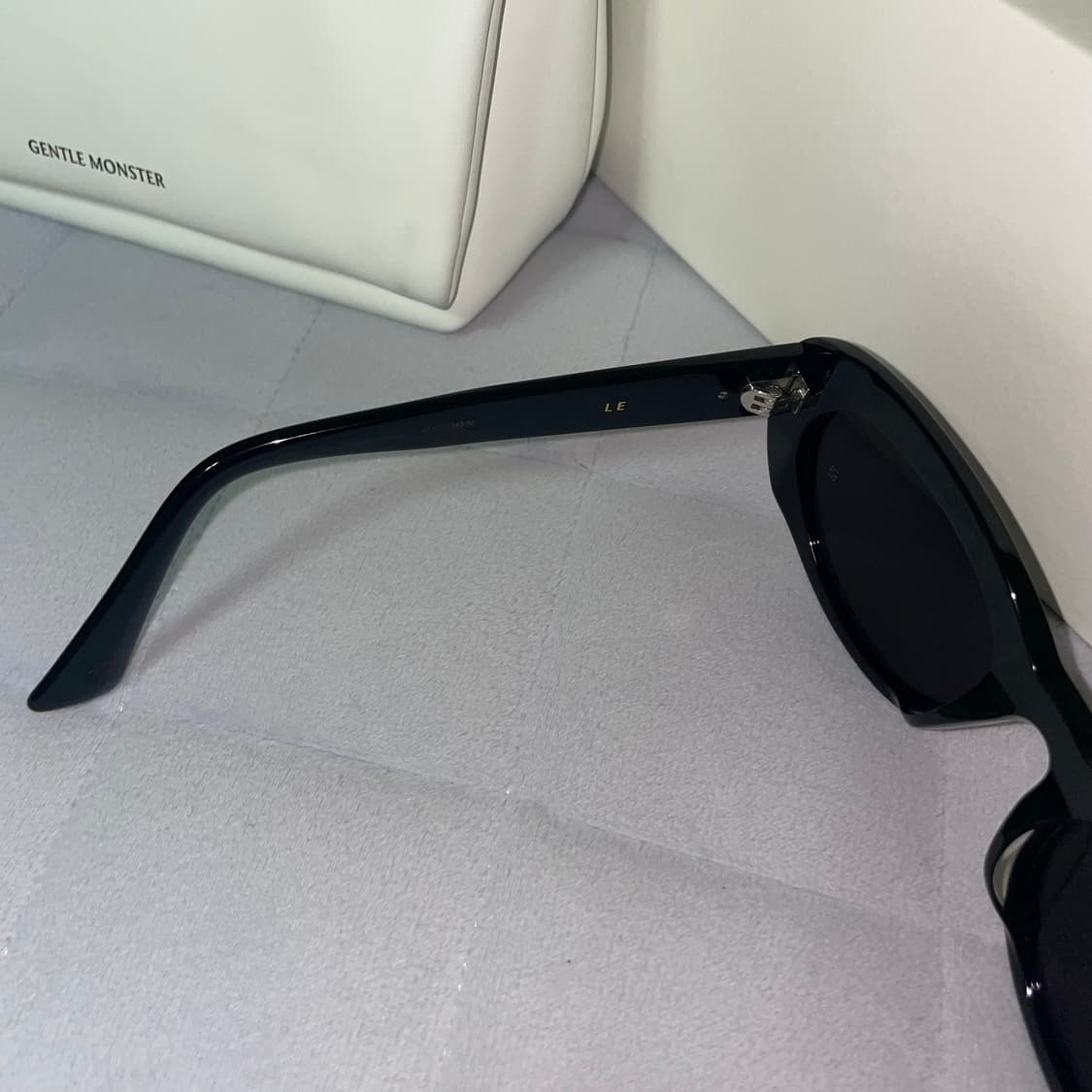 젠틀몬스터 선글라스 르 01 블랙 상품이미지7