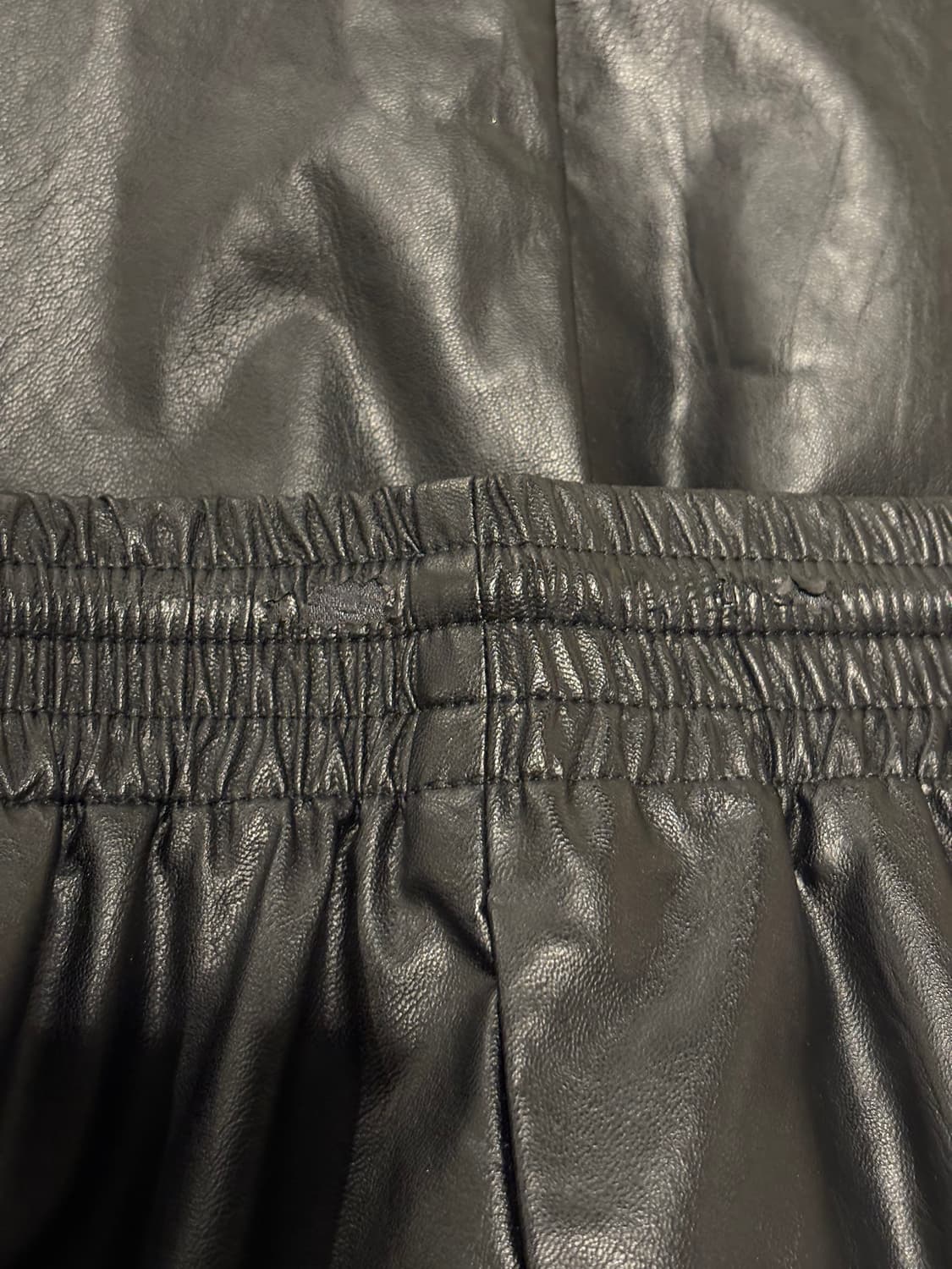 MM6 블랙 레더 반바지 상품이미지5