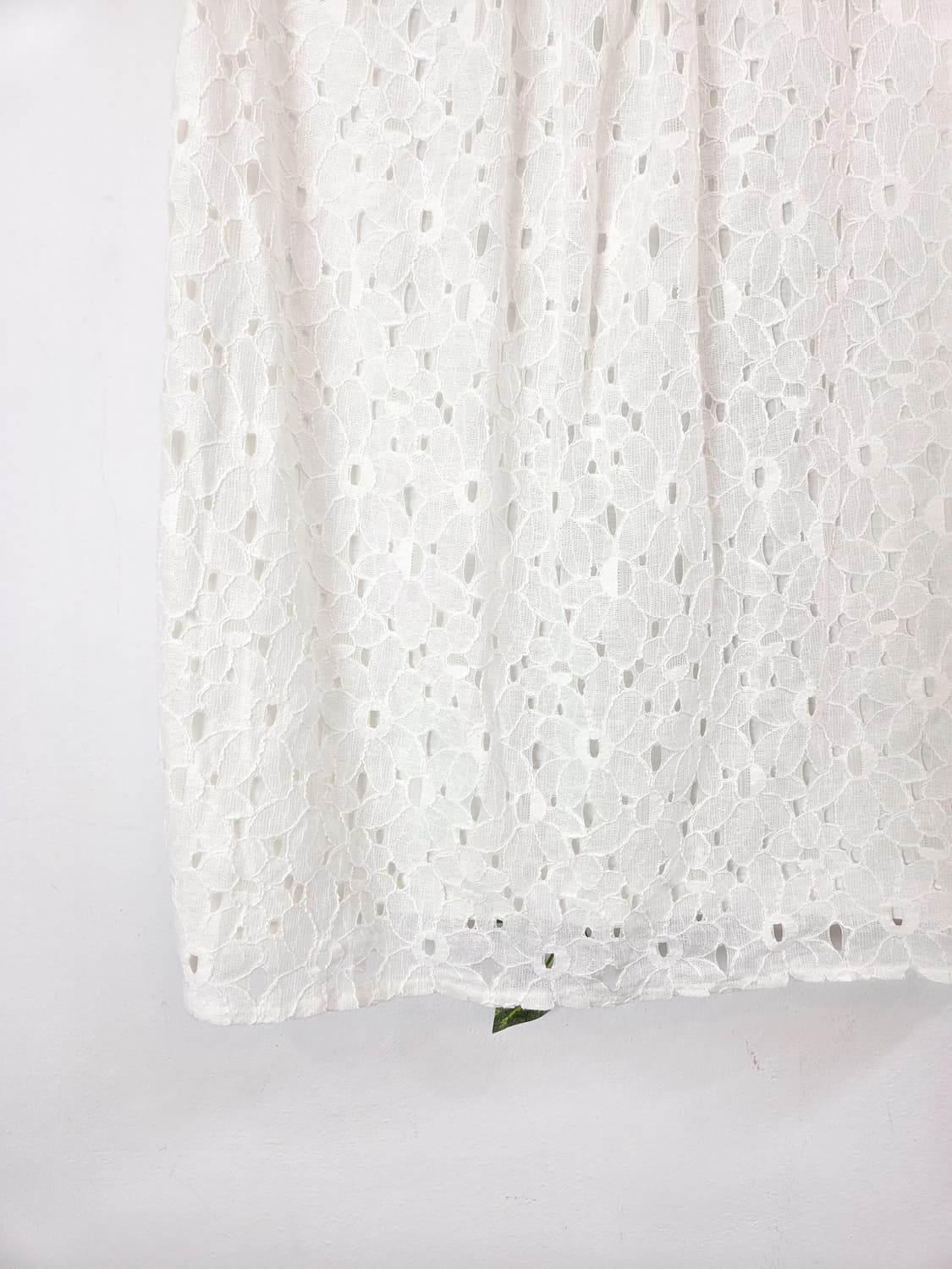 펀칭 민소매 블라우스 상품이미지3