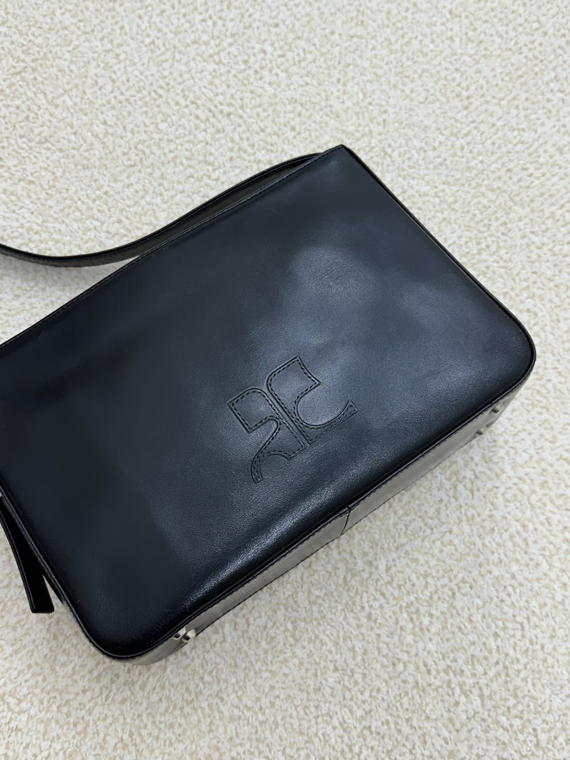 꾸레쥬 블랙 소가죽 숄더백 상품이미지1