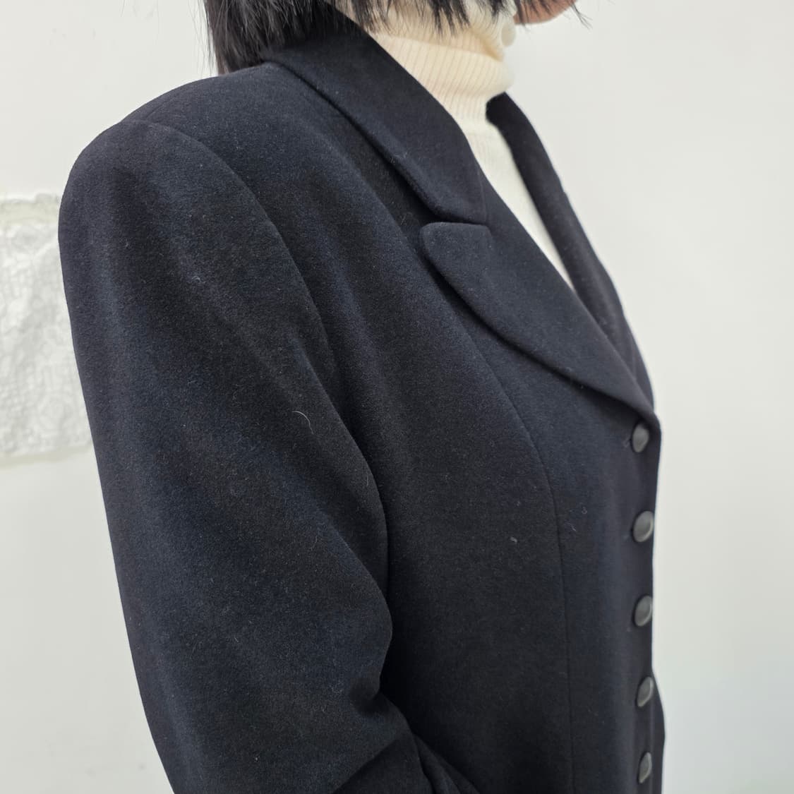 끌로에 여성 울 100 블랙 싱글 버튼 기본핏 자켓 상품이미지5