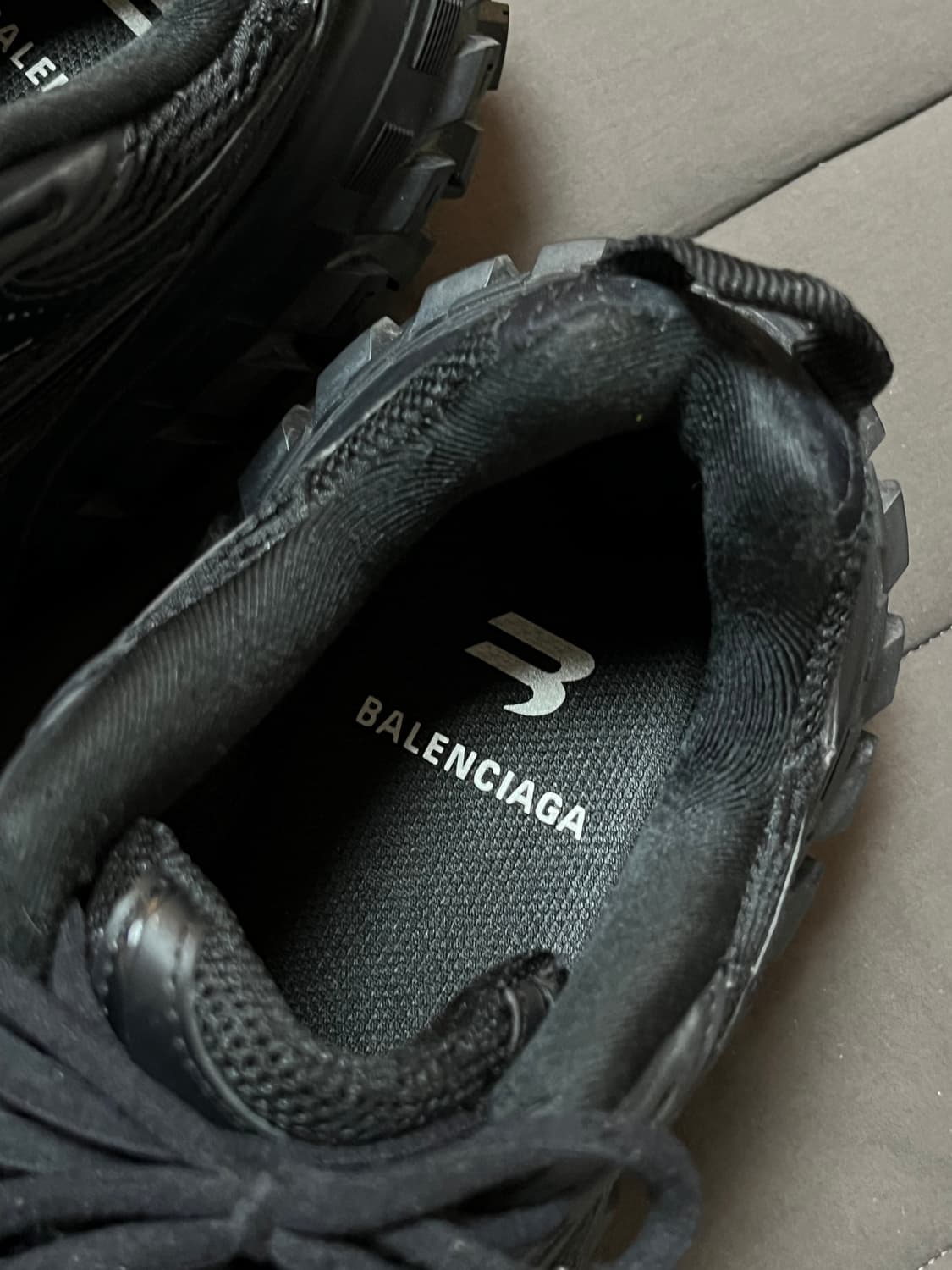 발렌시아가 디펜더  상품이미지7