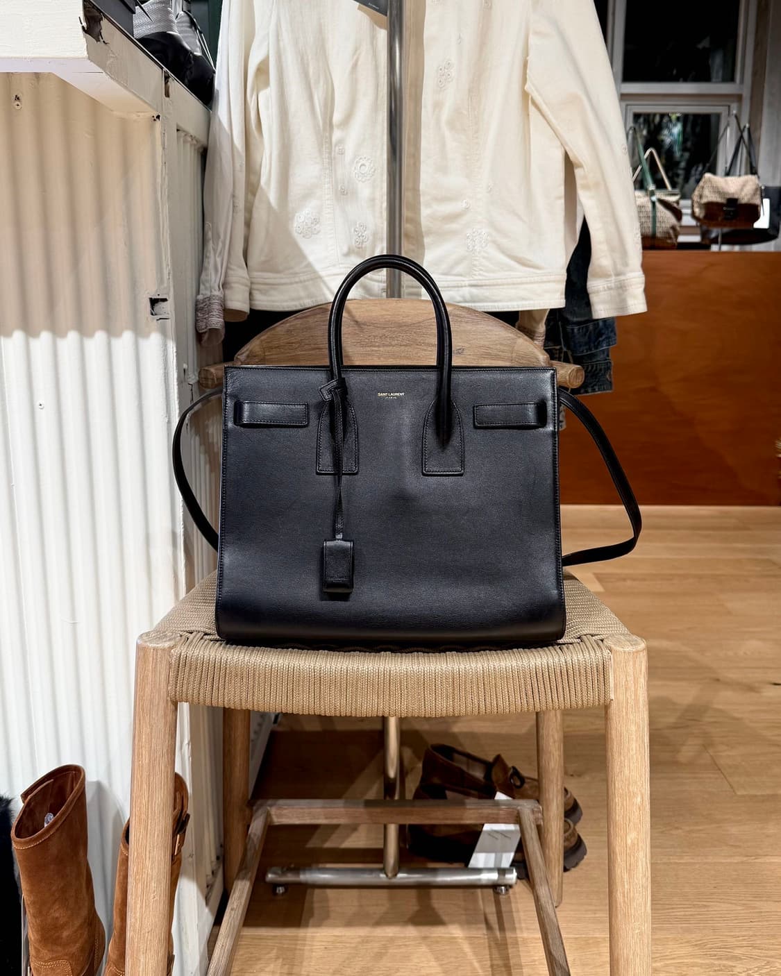 생로랑 블랙 삭 드 주르 블랙 레더 토트백 상품이미지1