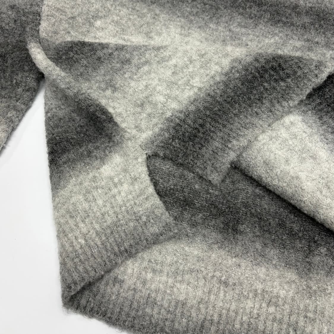 어반드레스 울 그라데이션 오버핏 니트 1 상품이미지3