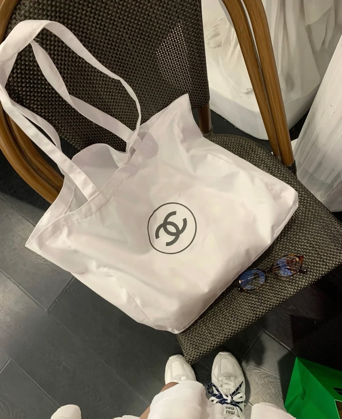 샤넬 뷰티 노벨티 에코백 화이트 상품이미지1