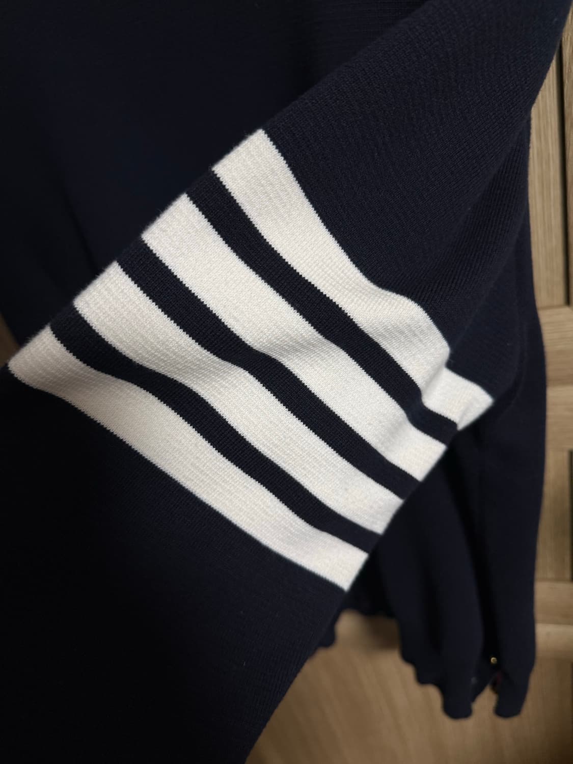 톰브라운 사선완장 밀라노스티치 금장 니트 네이비 5 상품이미지4