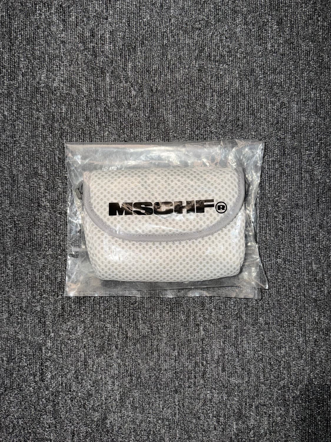 미스치프 쿠션 미니 크로스백 라이트 그레이 상품이미지2