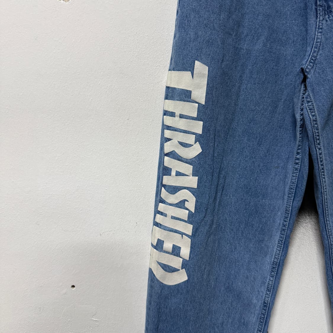 Thrasher 쓰레셔 빅 로고 프린팅 연청 와이드 데님 팬츠 상품이미지3